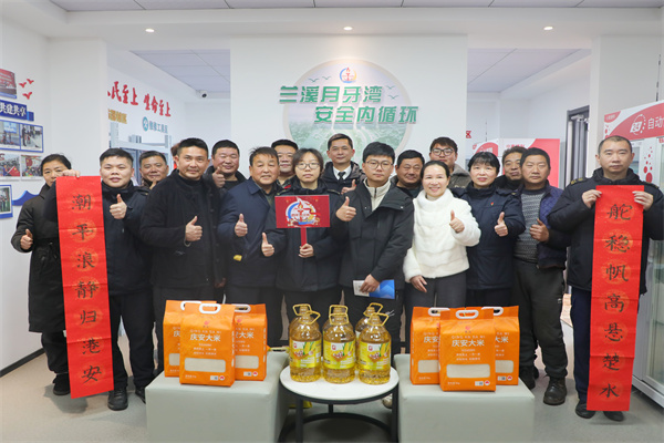 湖北长崃船员驿站把“新年温暖”送到船头心坎